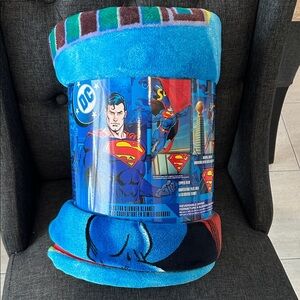NEW 🆕 DC Superman Plush Slumber Blanket - 137x142 cm / 54x56 in open